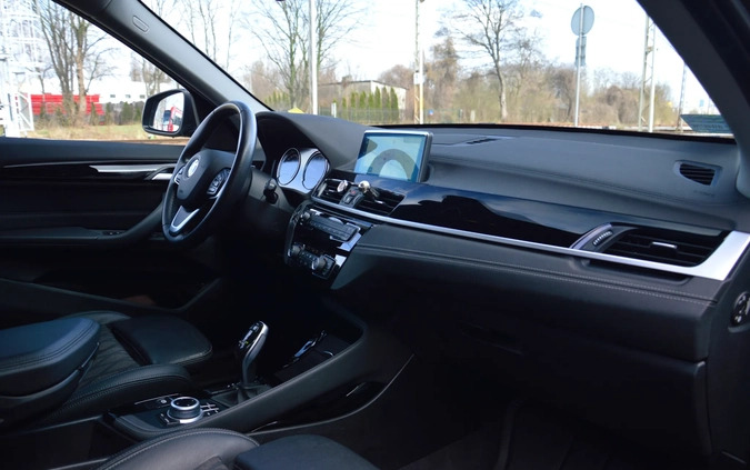 BMW X1 cena 119900 przebieg: 57000, rok produkcji 2019 z Zdzieszowice małe 497
